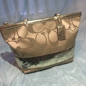 COACH SEQUIN Signature Bag (Medium Size)